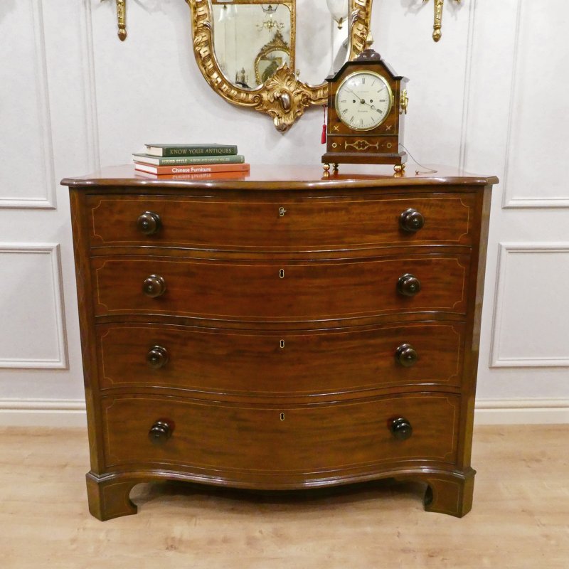 Georgian Mahogany Serpentine Fronted Chest of Drawers Attributed to Gillows